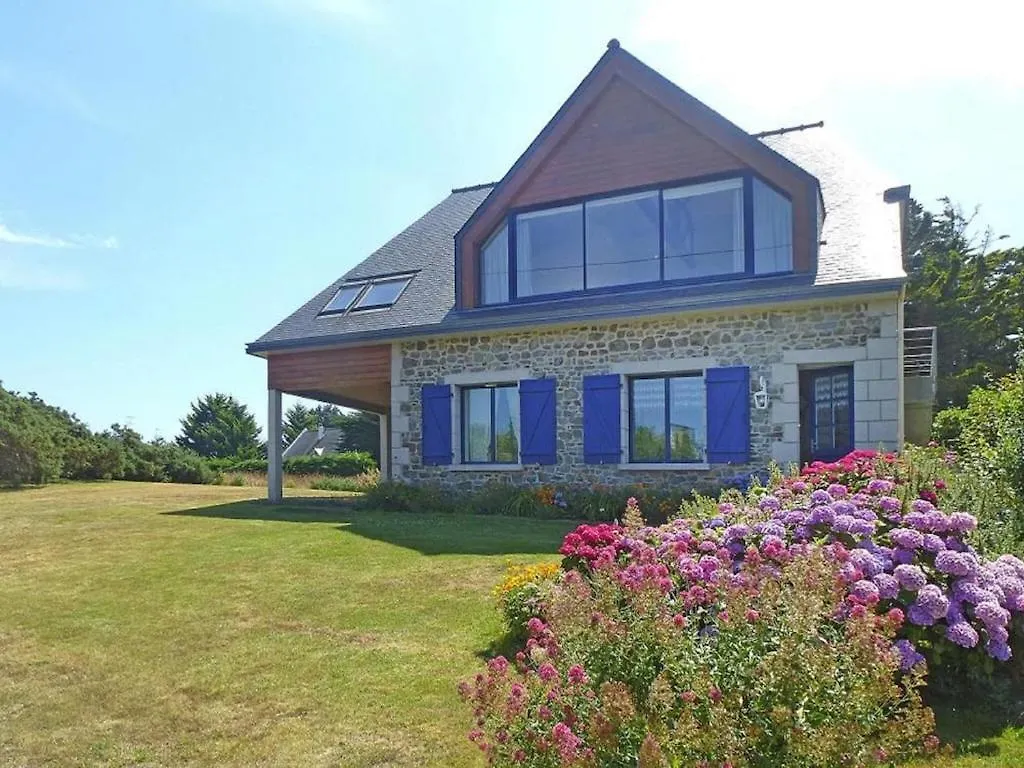 Comfortable Holiday Home With Fantastic Sea View Pordic