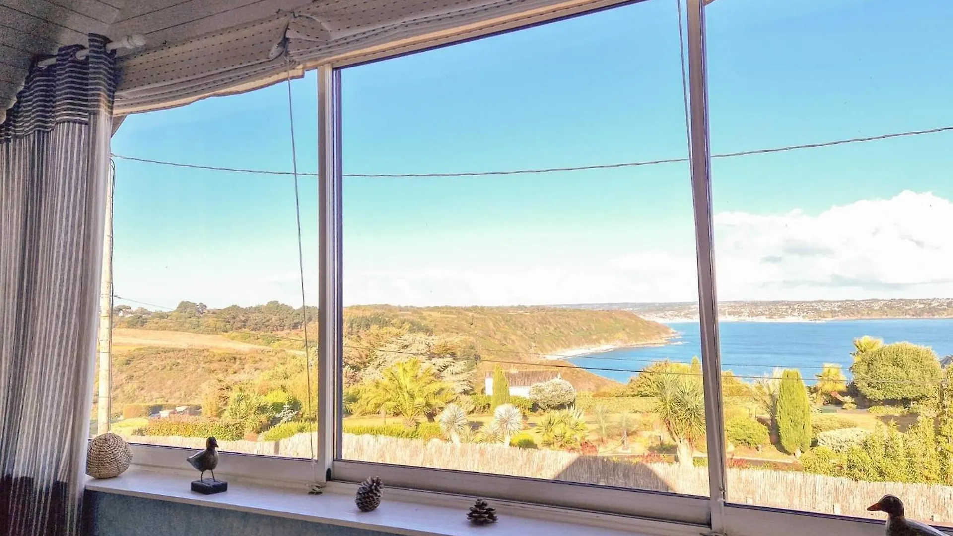 Comfortable Holiday Home With Fantastic Sea View Pordic Francia