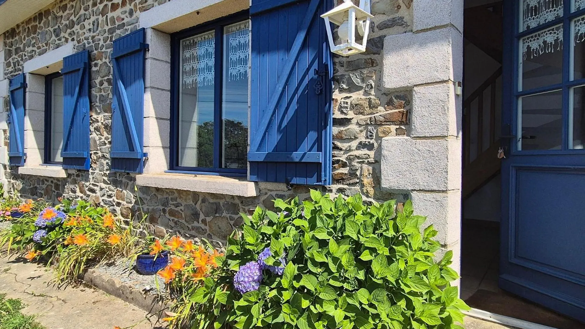 Comfortable Holiday Home With Fantastic Sea View Pordic